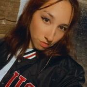 Profesora de danzas imparte clases a niños de todas las edades